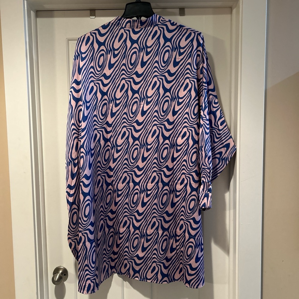 Dressed in LALA Oversized Swirl Patterned Blouse - Picture 5 of 5